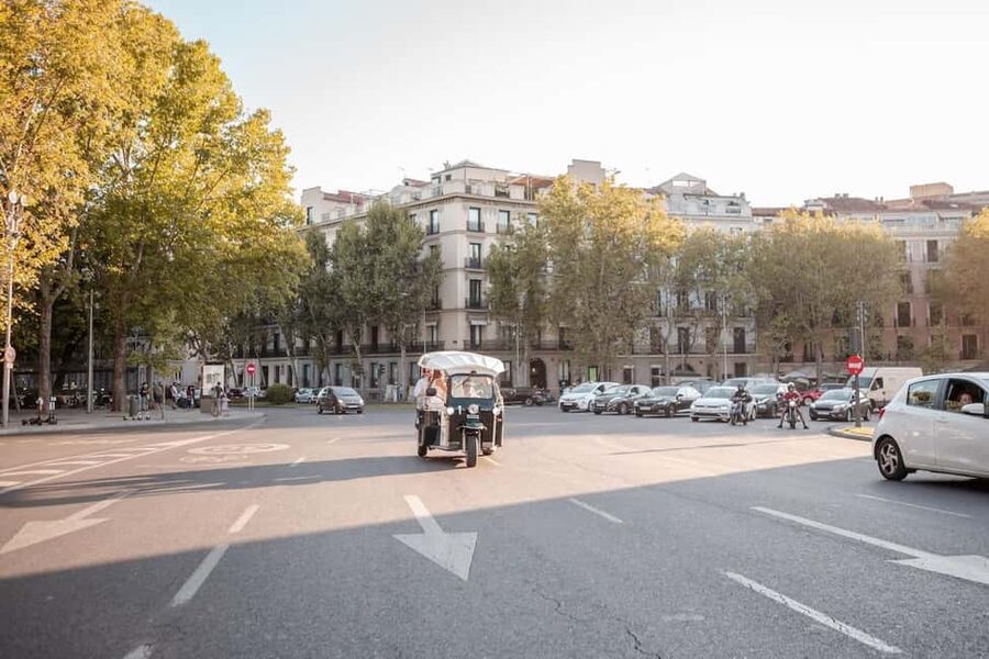 Madrid: Private City Tour by Eco Tuk Tuk - Choosing between one, two, three, and four hours