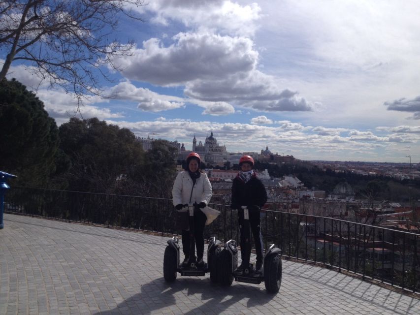 Madrid Private Segway tour. Retiro Park - Centro Historico - Learning the Segway before the streets