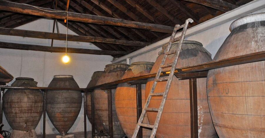 Madrid Region Wineries Guided Tour with Wine Tastings - Chinchón: wine with a postcard setting
