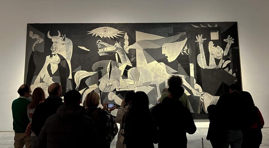 Madrid: Reina Sofia and Prado Museum Tickets and Guided Tour - Two museums, two very different Spains