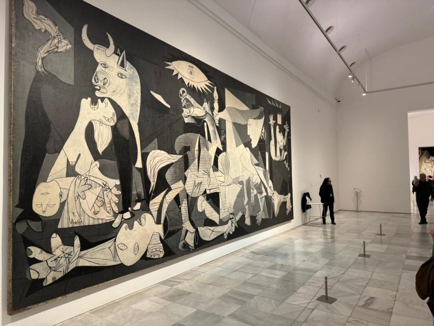 Madrid: Reina Sofia and Prado Museum Tickets and Guided Tour - Meeting the guide at the Reina Sofía
