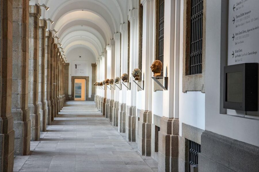 Madrid: Reina Sofía Museum Entrance Ticket - Finding the entrance at the Nouvel courtyard