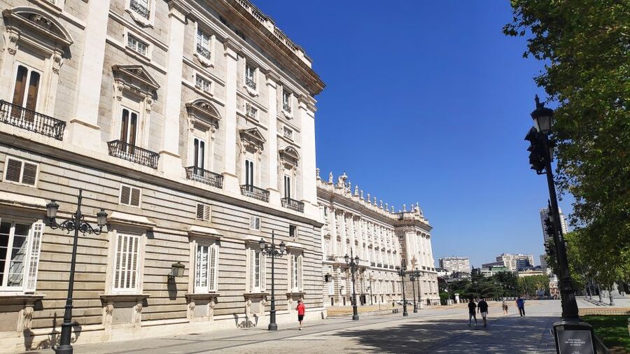 Madrid: Royal Palace Entry Ticket and Small Group Tour - Wall hangings, furniture, and decorative details