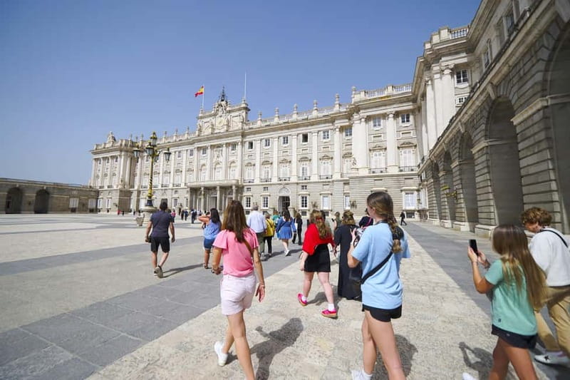 Madrid: Royal Palace Expert Guided Tour with Skip-the-Line - Key points to know before booking