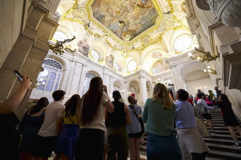 Madrid: Royal Palace Expert Guided Tour with Skip-the-Line - Architecture, decoration, and the photo factor
