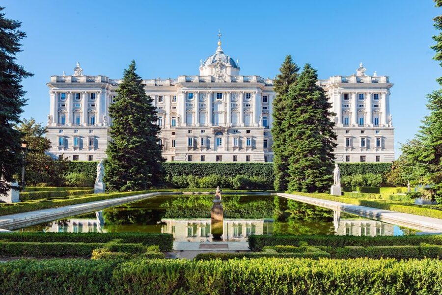 Madrid: Royal Palace Guided Tour with Entry Ticket - Meeting up and getting through the entrance