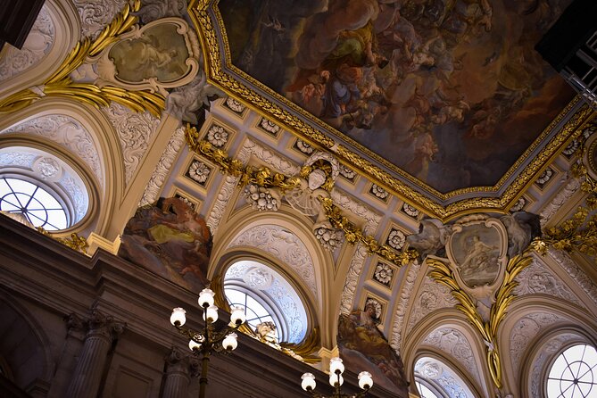 Madrid: Royal Palace Guided Tour with Skip the Line Ticket - What the guide adds to the palace