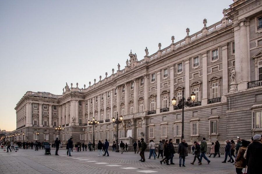 Madrid: Royal Palace Skip-the-Line Guided Tour - Key points to know before booking