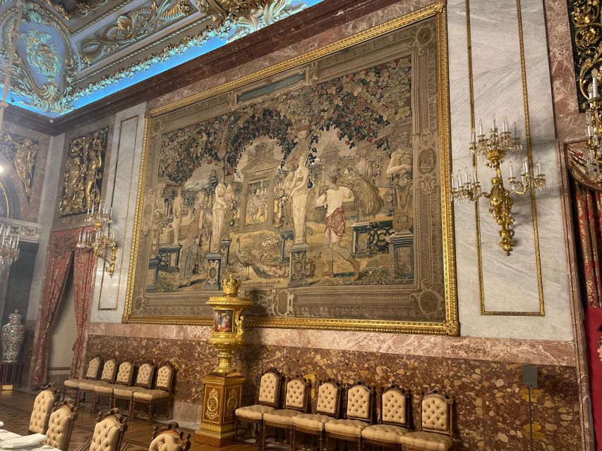 Madrid: Royal Palace tour - semi private or private - Small group or private tour?