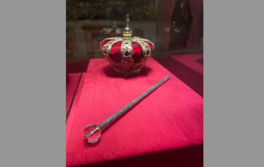 Madrid: Royal Palace tour - semi private or private - Starting at the Armoury Square