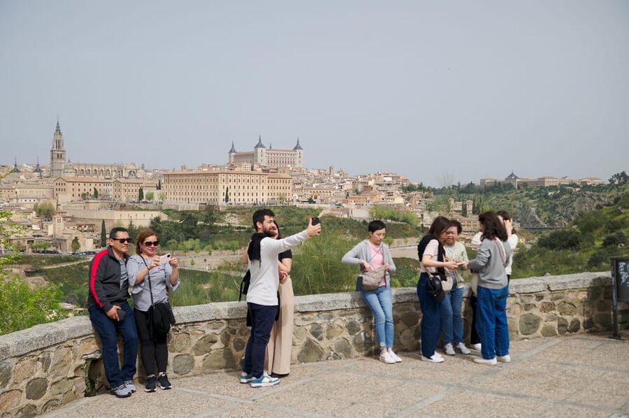 Madrid: Segovia and Toledo Tour, Alcazar, and Cathedral - The guide makes or breaks a long day