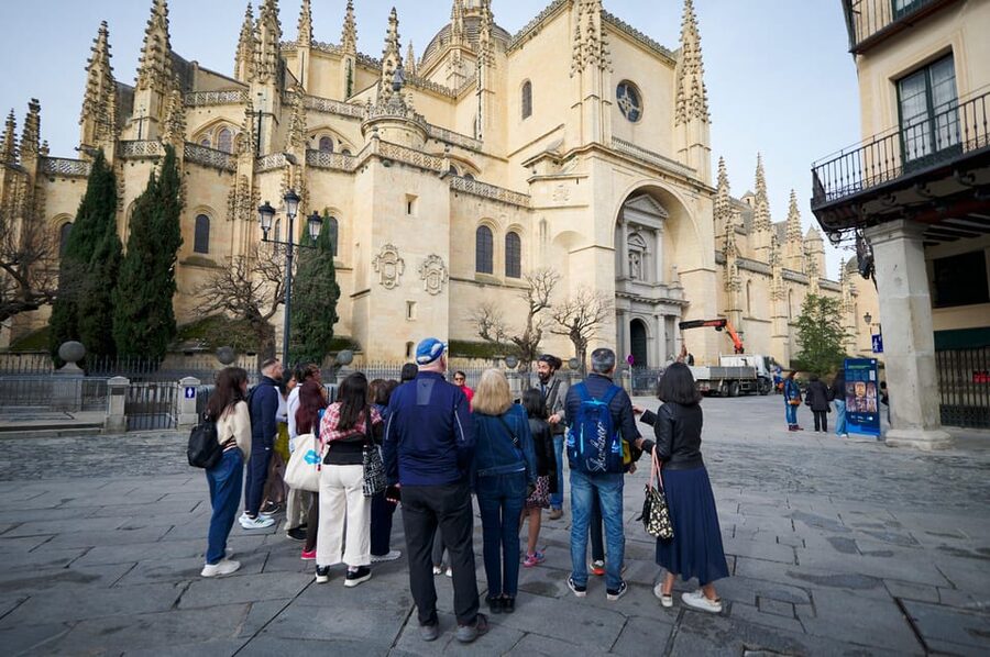 Madrid: Segovia and Toledo Tour, Alcazar, and Cathedral - Food, weather, and what to pack