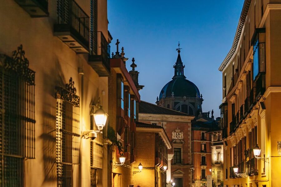 Madrid: Spanish Inquisition and Legends Evening Walking Tour - A useful evening plan