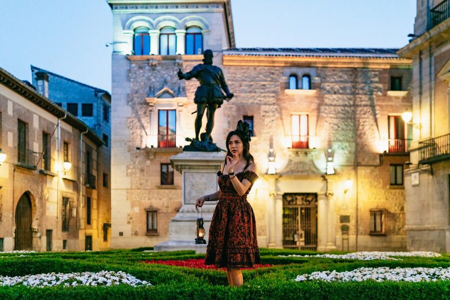 Madrid: Spanish Inquisition and Legends Evening Walking Tour - From main plazas to quiet corners