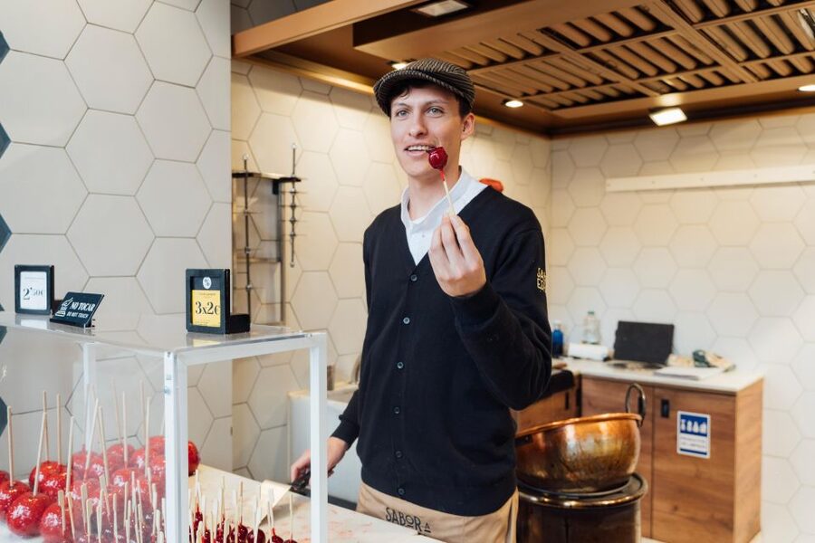 Madrid: Tapas Food Tour with Drinks and Food - Finishing near Plaza Mayor