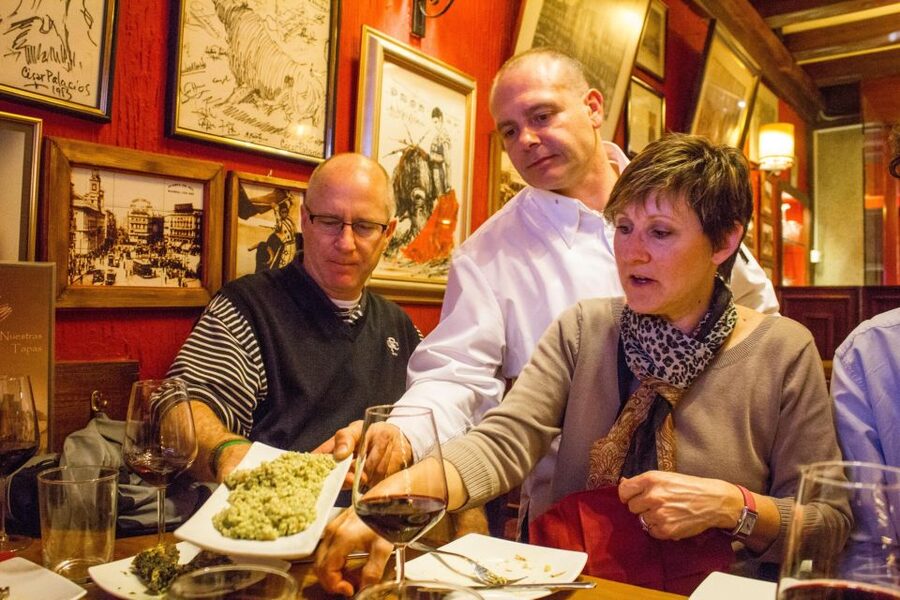 Madrid: Tapas & Wine Tasting Tour with Local Guide - The walking conditions and timing