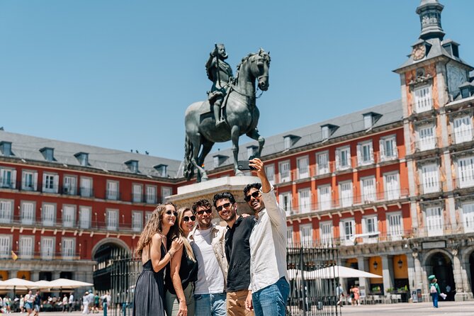 Madrid Tapas & Wine Tour with Rooftop Views and Local Guide - Group size, guides, and the social side