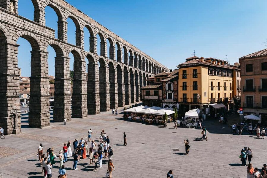 Madrid: Toledo & Segovia Full Day Guided Tour with Alcázar - Meeting the coach at Plaza de las Ventas