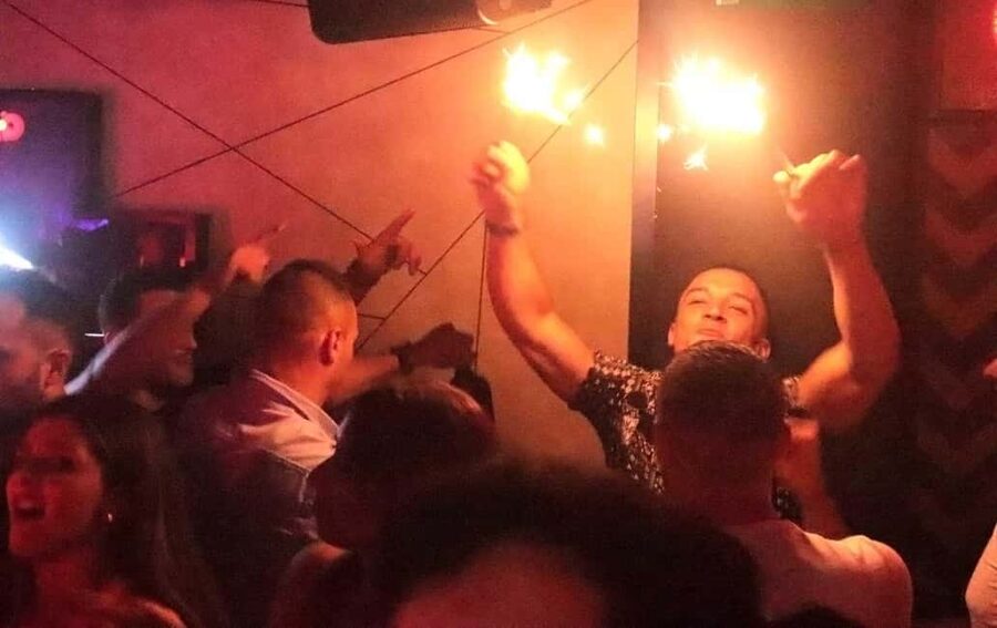 Madrid: Top Pub-Crawl with Drinks and Nightclub Entry - Key points at a glance