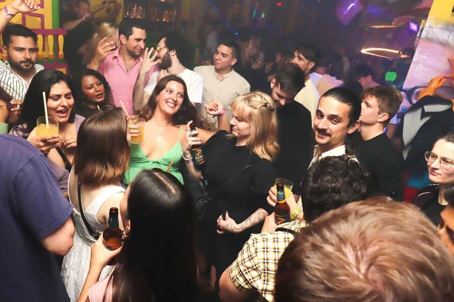 Madrid: Top Pub-Crawl with Drinks and Nightclub Entry - Gran Vía and the final bar