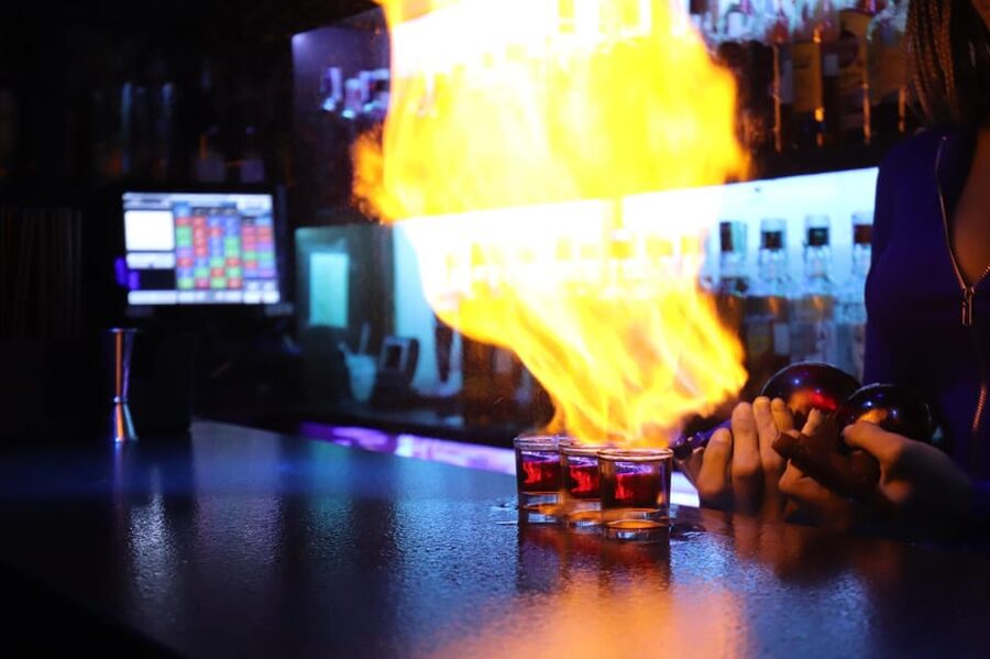 Madrid: Top Pub-Crawl with Drinks and Nightclub Entry - What makes the guides important