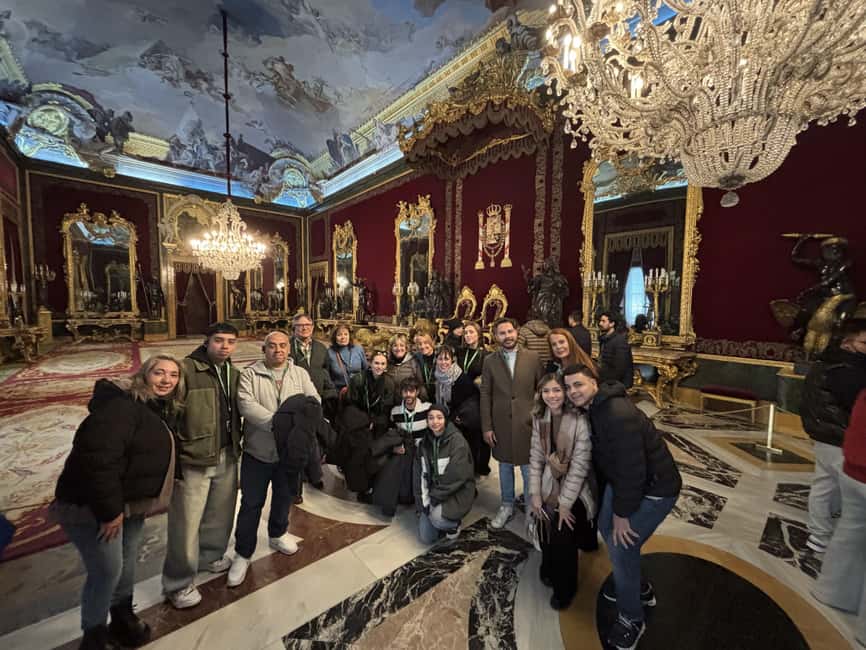 Madrid: Visit to the Royal Palace & Walking Tour of the City - Plaza de la Armería and the palace approach