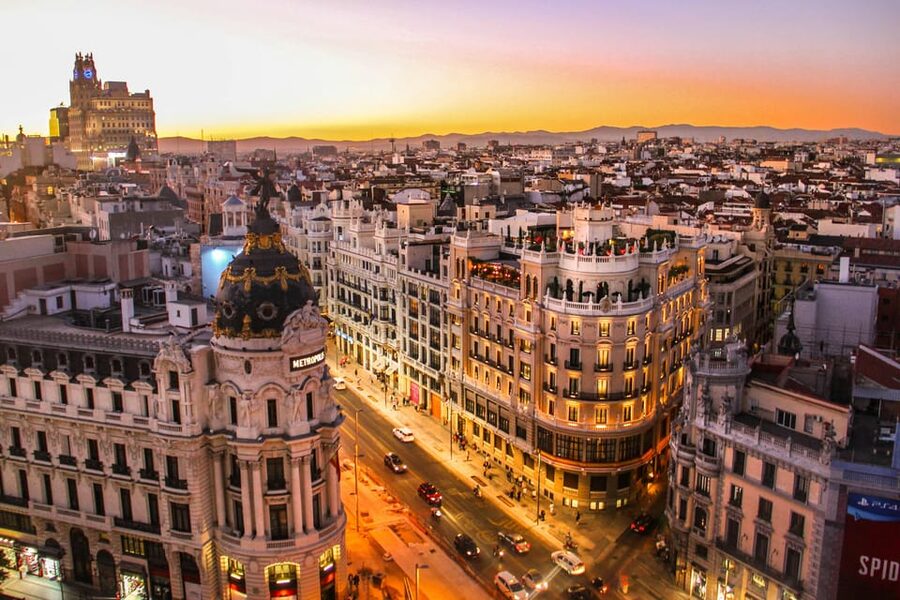 Madrid: Welcome to Madrid Guided Walking Tour in English - Puerta del Sol and the city’s center