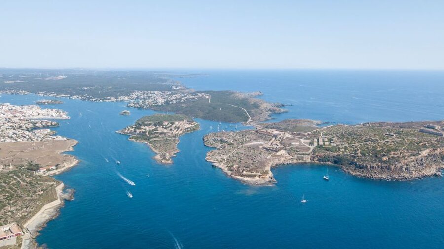 Mahon: Harbor Boat Tour with Underwater Viewing & Commentary - Seating, Weather, and Practical Advice