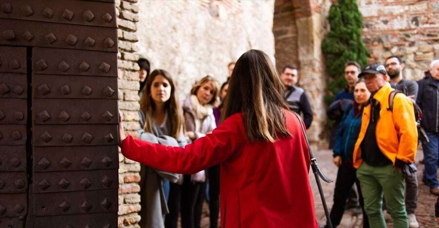 Málaga: Alcazaba and Roman Theatre Guided Tour With Entry - Meeting at the glass pyramid