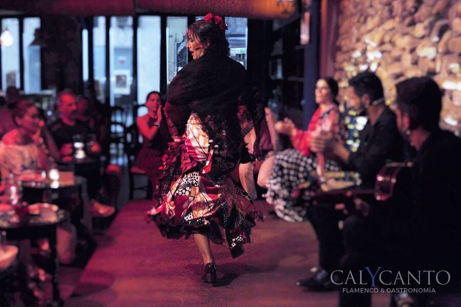 Malaga: Authentic Flamenco Show at El Gallo Ronco - Why this small Malaga tablao works so well