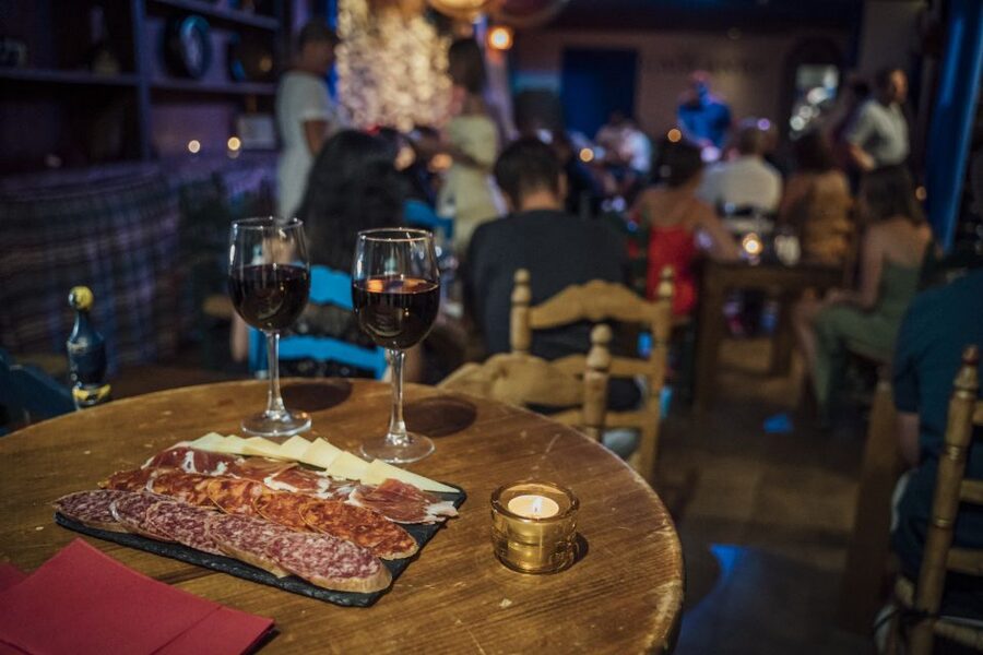 Malaga: Authentic Flamenco Show at El Gallo Ronco - How it compares with a larger flamenco show