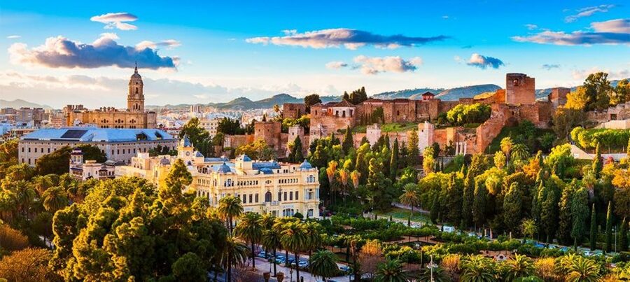Málaga: Cathedral, Alcazaba, Roman Theater Walking Tour - Why this route works for a first look at Málaga