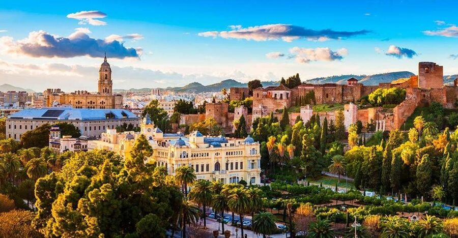 Málaga: Cathedral, Alcazaba, Roman Theater Walking Tour - The Alcazaba, the strongest part of the walk