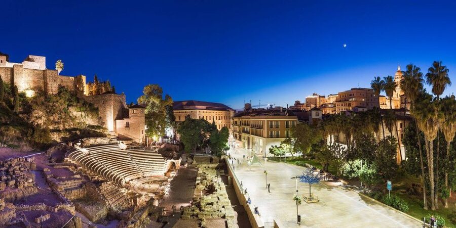 Málaga: Cathedral, Alcazaba, Roman Theater Walking Tour - Málaga Cathedral, a grand beginning with one caveat
