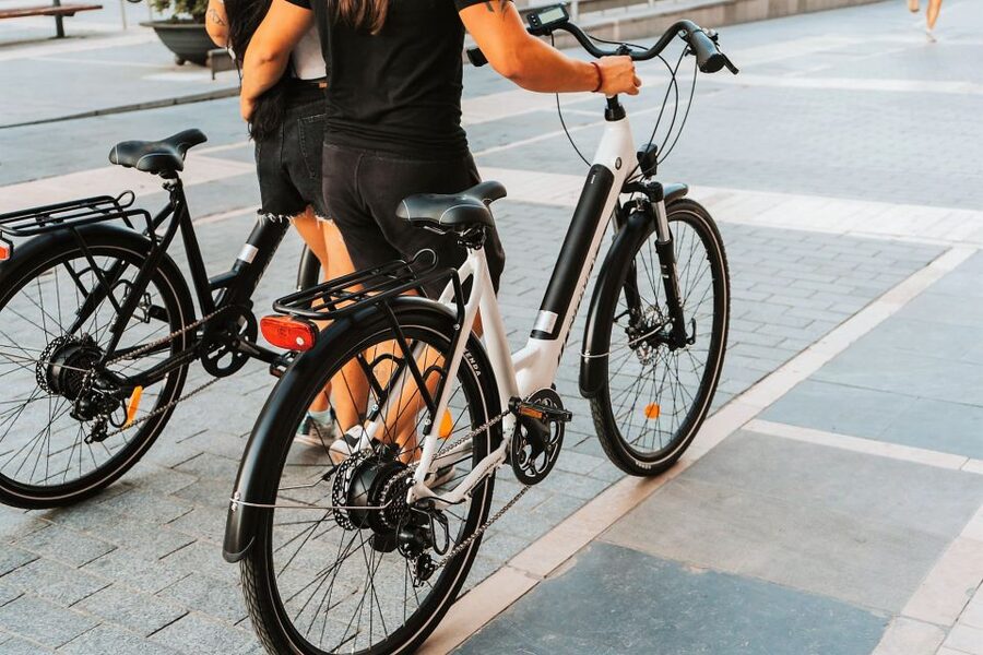 Malaga: Electric Bike Rental - Starting on Calle Casas del Campos