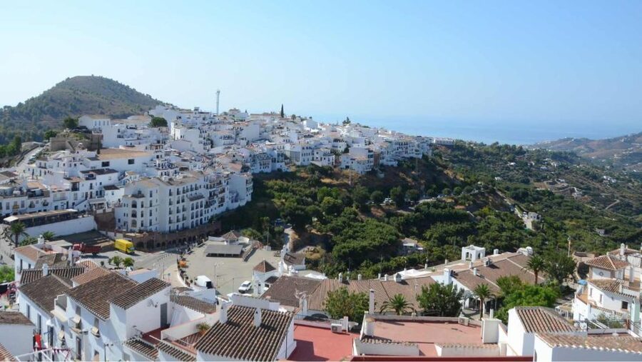 Malaga: Frigiliana & Nerja Tour with Local Product Tastings - Timing, comfort, and the practical trade-offs