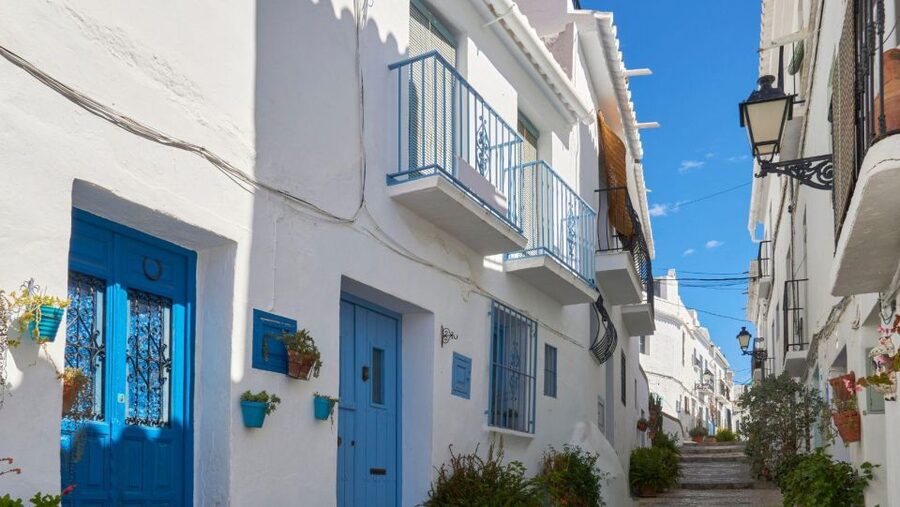 Malaga: Frigiliana & Nerja Tour with Local Product Tastings - The coach ride along the Axarquia Coast