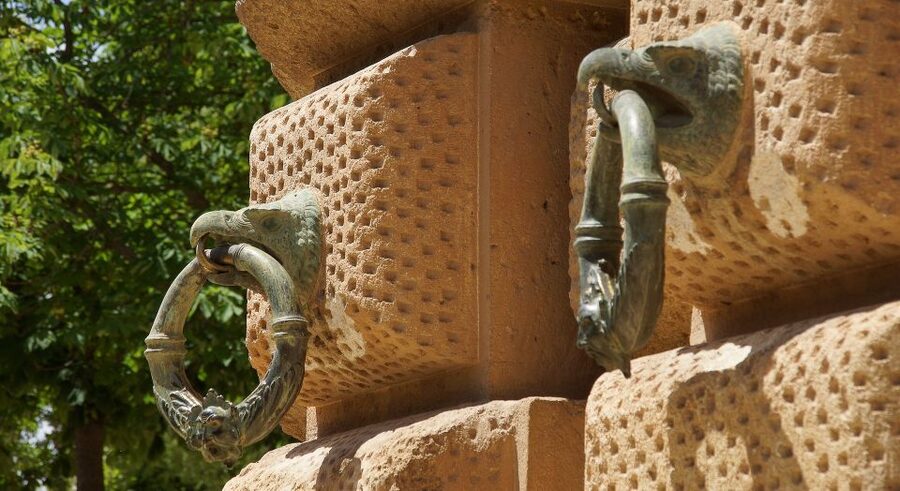 Malaga: Granada Day Trip with Alhambra, Palaces and Gardens - What to bring and what to leave behind