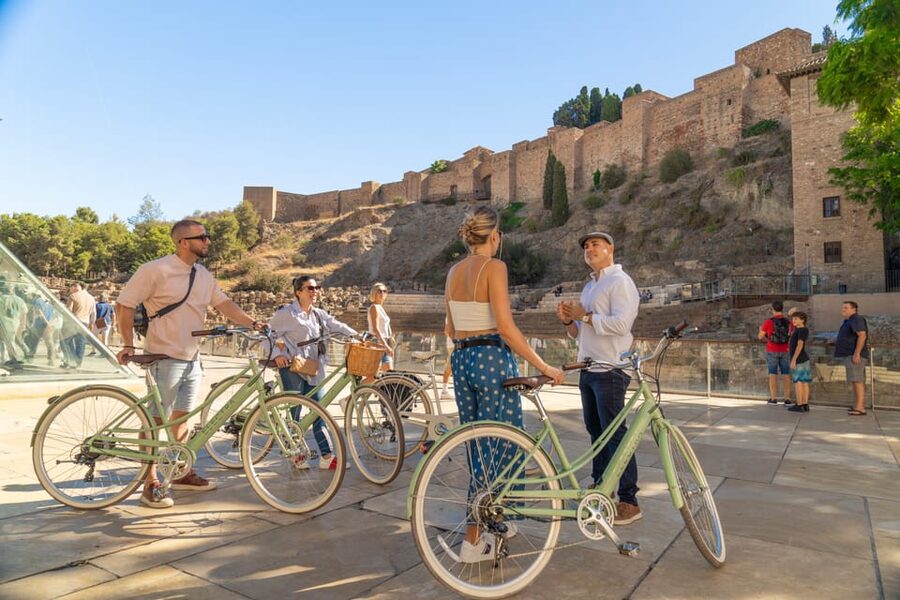 Málaga: Highlights, Hidden Gems and Coast Vintage Bike Tour - Plaza de la Merced and the Old Town
