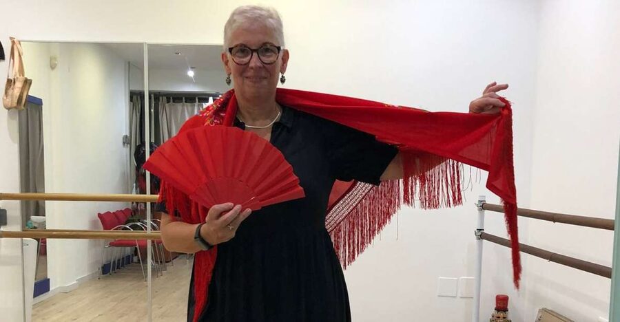 Málaga: Learn to dance flamenco rumba in 45 minutes - The 45-minute class, step by step