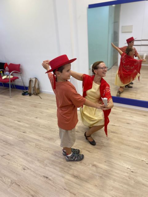 Málaga: Learn to dance flamenco rumba in 45 minutes - Who should book this experience?