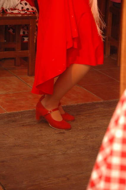 Málaga: Learn to dance flamenco rumba in 45 minutes - Finding the studio on Calle Calderería
