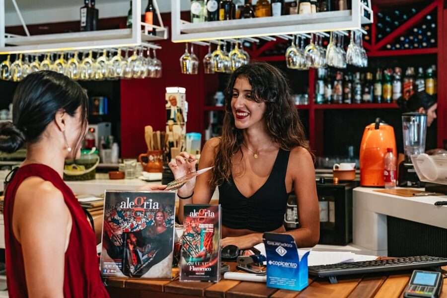 Málaga: Live Flamenco Show at Flamenco Alegría - Watch the performance build from group scene to solo moments