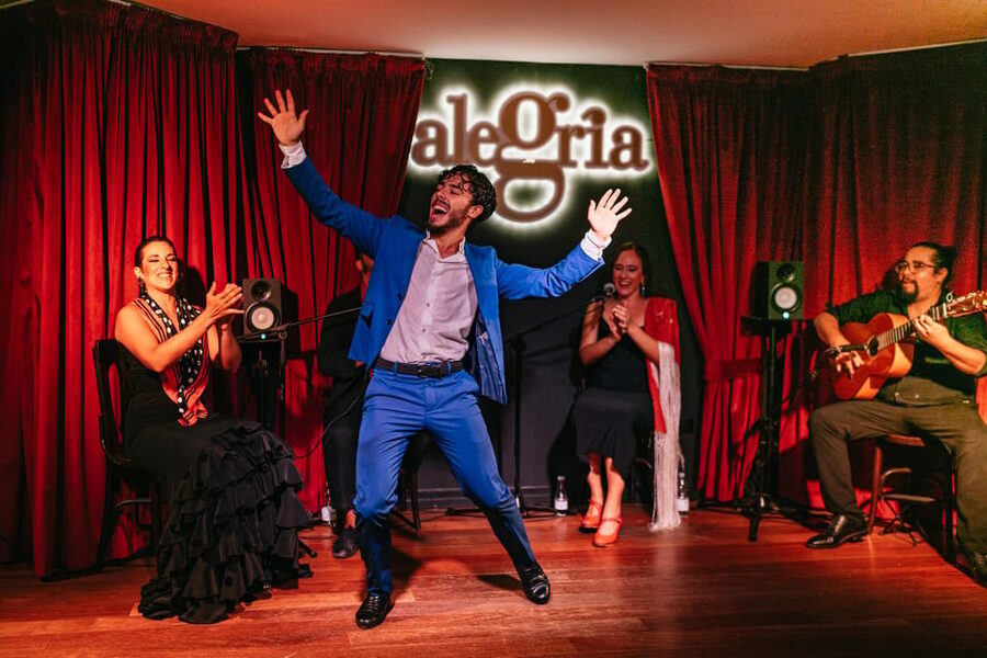 Málaga: Live Flamenco Show at Flamenco Alegría - What feels traditional about Flamenco Alegría
