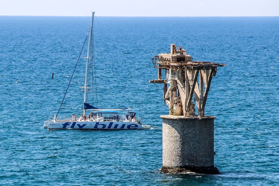Málaga: Scenic Catamaran Cruise - Leaving from Muelle Uno