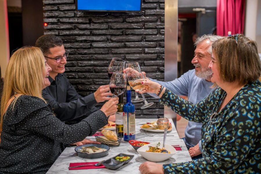 Malaga: Show and Food at Alegría Flamenco and Restaurant - A Malaga evening built around flamenco