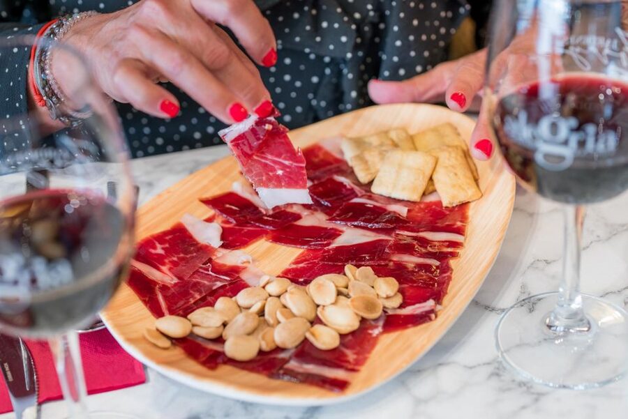 Malaga: Show and Food at Alegría Flamenco and Restaurant - Should you book this flamenco dinner?