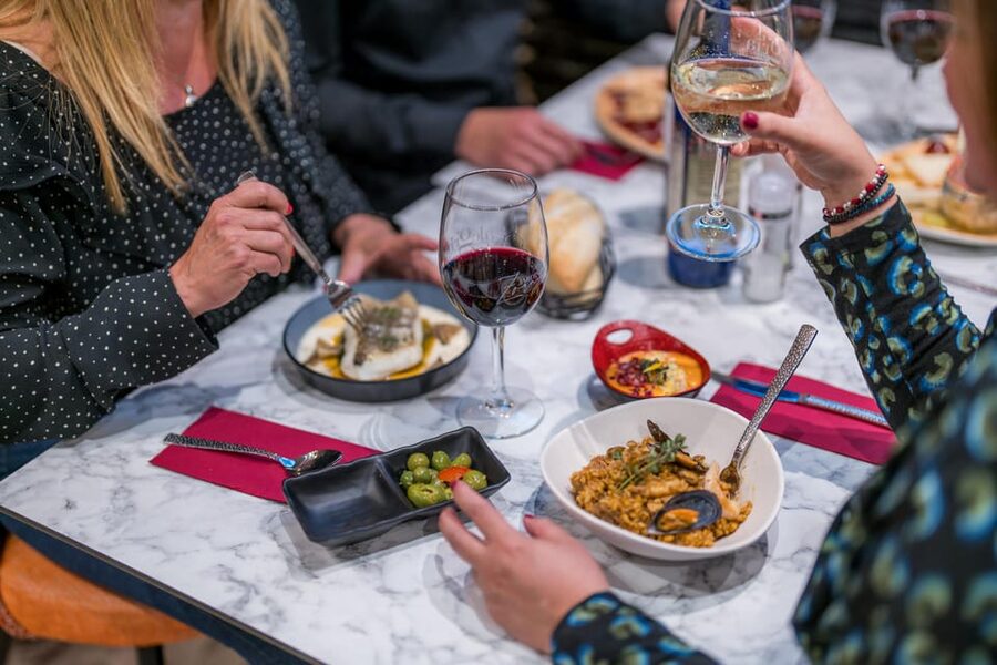 Malaga: Show and Food at Alegría Flamenco and Restaurant - What the $67 price really covers