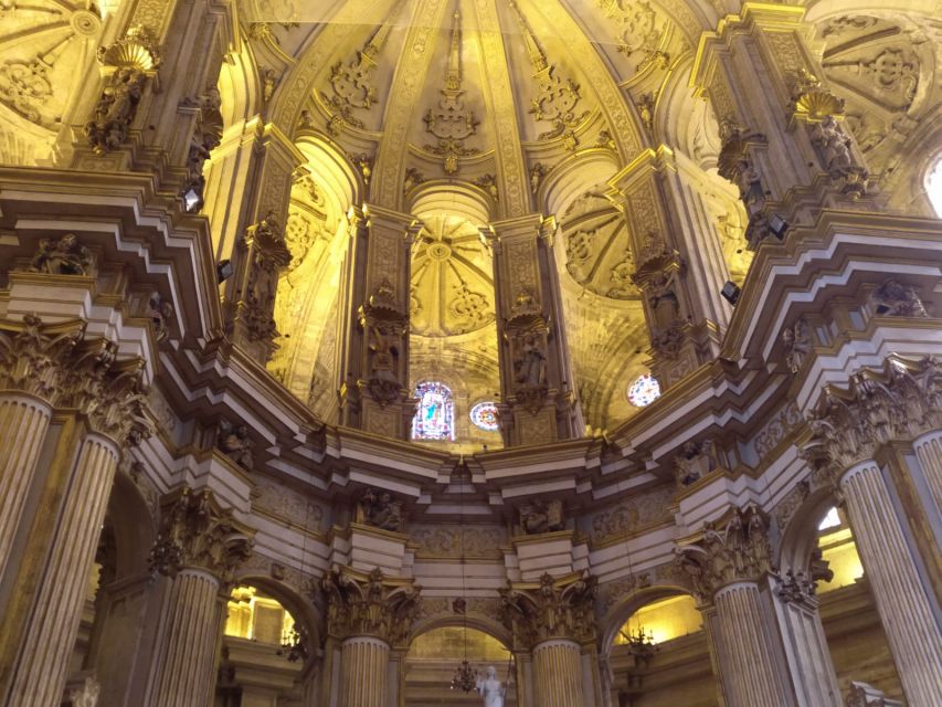 Malaga: Skip-the-Line Malaga Cathedral Tickets with Tour - Meeting the guide around Málaga’s old center