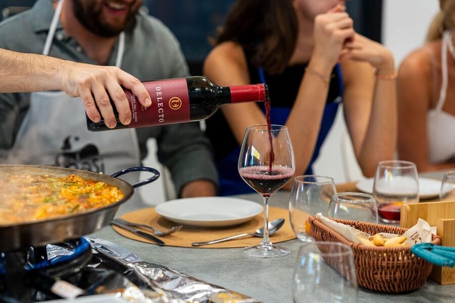 Málaga: Spanish Cooking Workshop with Paella and Sangria - What makes the instruction work